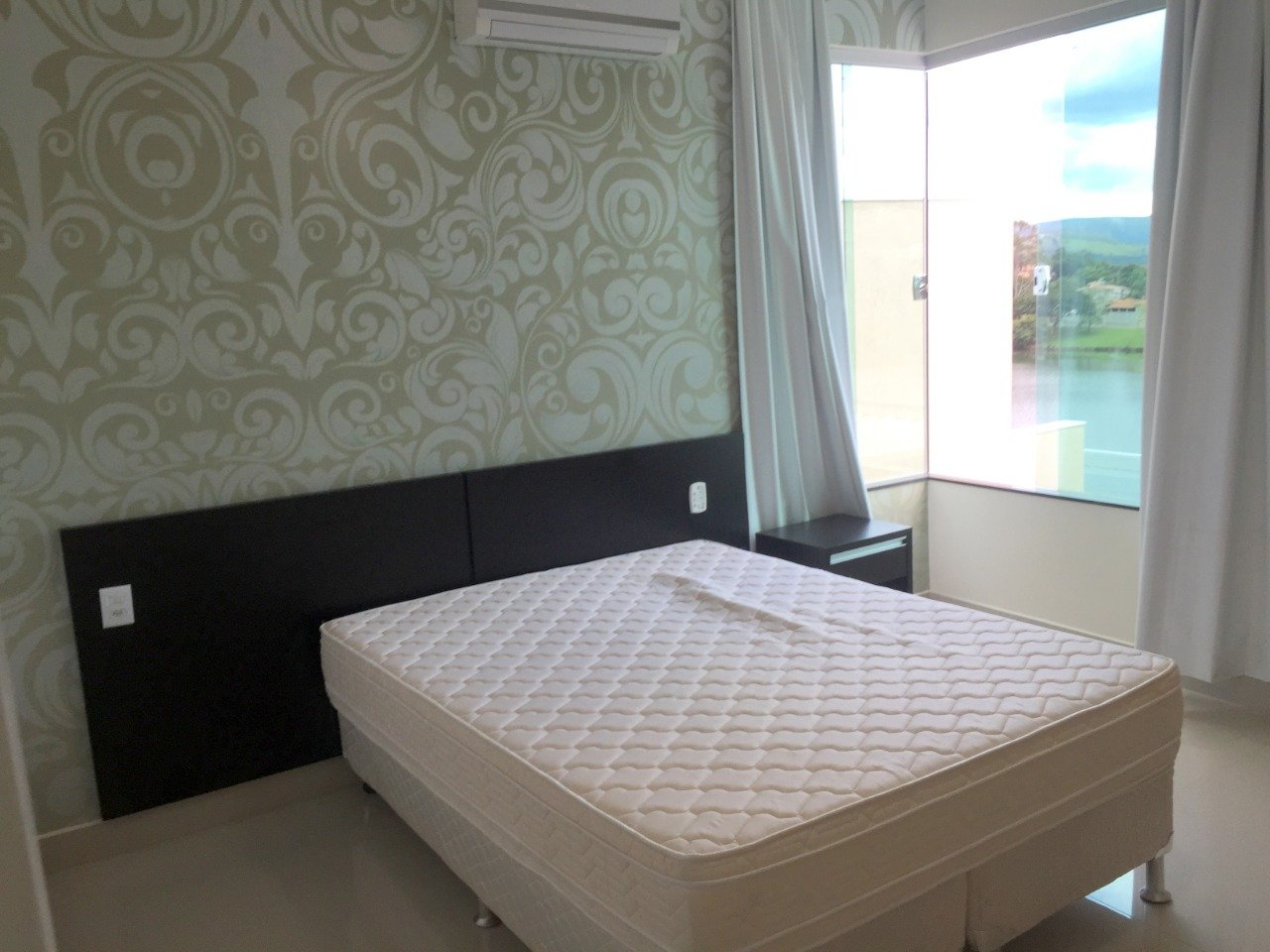 Ref:. 0006 - Casa com 5 Suítes e Ar Condicionado no Centro de Escarpas do Lago - Imagem 11