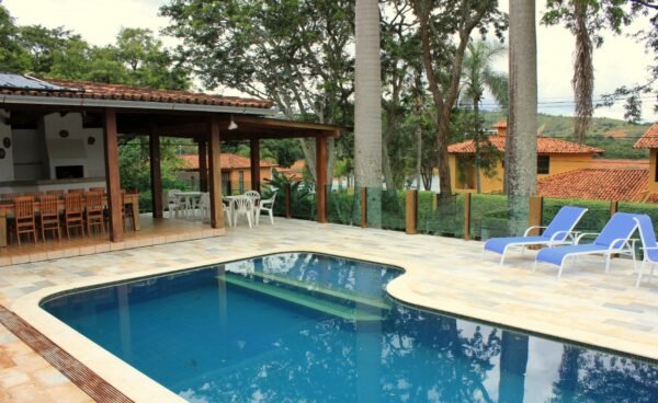 Ref:. 0015 - 2 suites + 2 semi suite casa colonial muito bem localizada na Av dos Veleiros próximo ao heliponto - Imagem 3