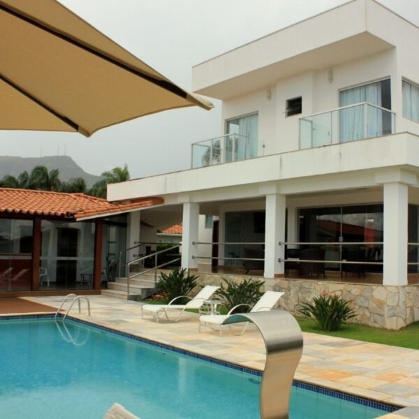Ref:. 0018 - Casa 4 suites + 2 semi suite no alto com bela vista para o lago de furnas