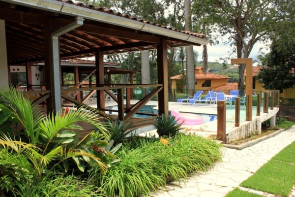 Ref:. 0015 - 2 suites + 2 semi suite casa colonial muito bem localizada na Av dos Veleiros próximo ao heliponto - Imagem 6