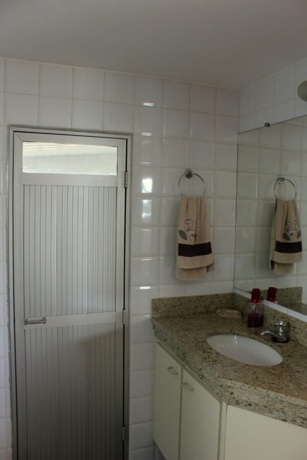 Ref:. 0018 - Casa 4 suites + 2 semi suite no alto com bela vista para o lago de furnas - Imagem 5