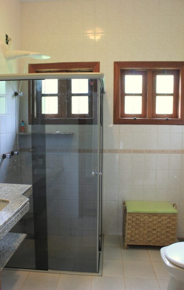 Ref:. 0015 - 2 suites + 2 semi suite casa colonial muito bem localizada na Av dos Veleiros próximo ao heliponto - Imagem 7
