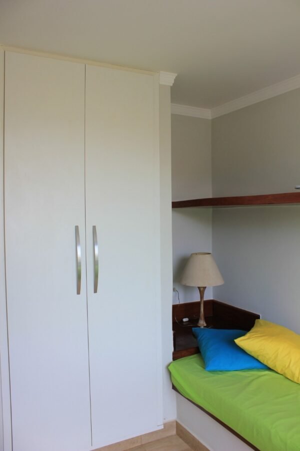 Ref:. 0018 - Casa 4 suites + 2 semi suite no alto com bela vista para o lago de furnas - Imagem 20