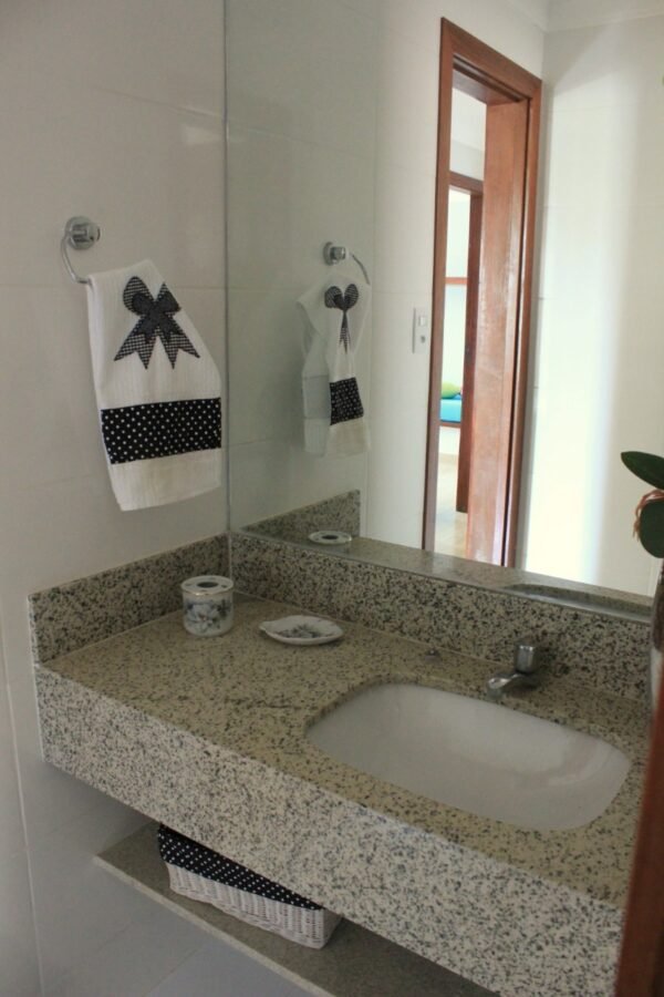 Ref:. 0018 - Casa 4 suites + 2 semi suite no alto com bela vista para o lago de furnas - Imagem 9