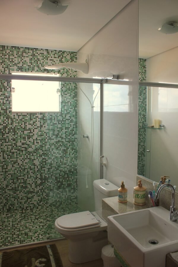 Ref:. 0018 - Casa 4 suites + 2 semi suite no alto com bela vista para o lago de furnas - Imagem 11