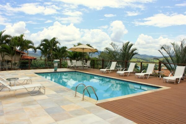 Ref:. 0018 - Casa 4 suites + 2 semi suite no alto com bela vista para o lago de furnas - Imagem 18