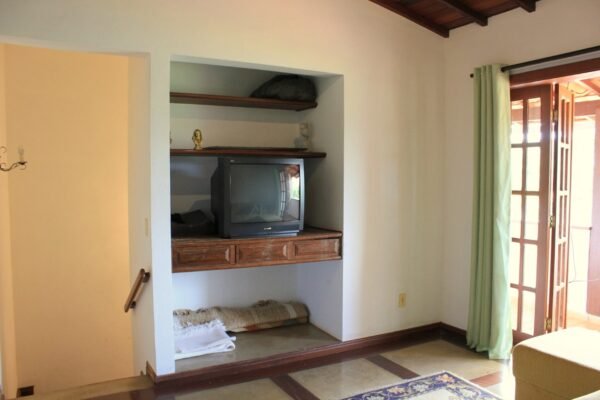 Ref:. 0015 - 2 suites + 2 semi suite casa colonial muito bem localizada na Av dos Veleiros próximo ao heliponto - Imagem 14