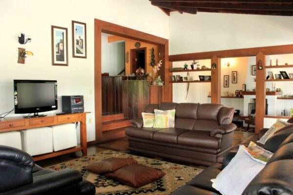 Ref:. 0015 - 2 suites + 2 semi suite casa colonial muito bem localizada na Av dos Veleiros próximo ao heliponto - Imagem 15