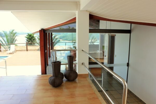 Ref:. 0018 - Casa 4 suites + 2 semi suite no alto com bela vista para o lago de furnas - Imagem 22